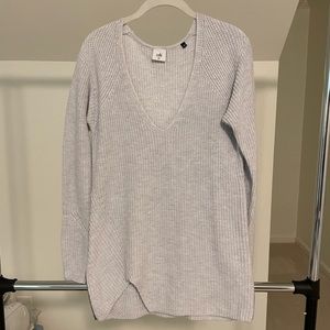 CAbi Deep-V Pullover